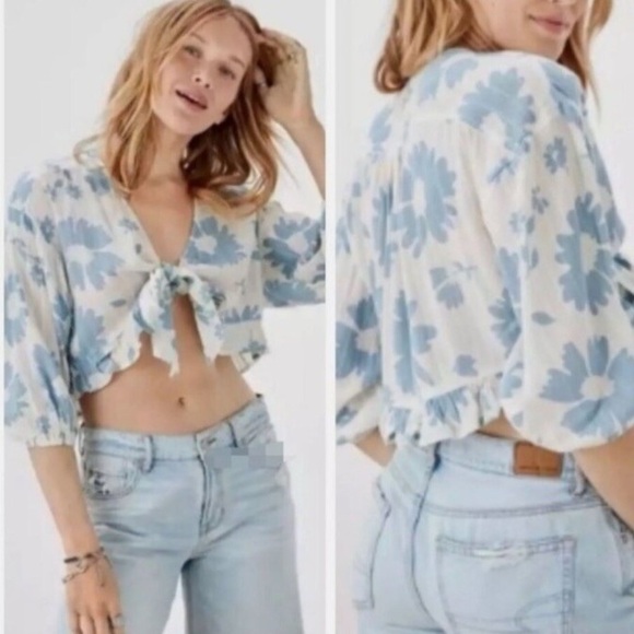 Floral Blue Tie-Front Crop Top Size Medium - Picture 1 of 8